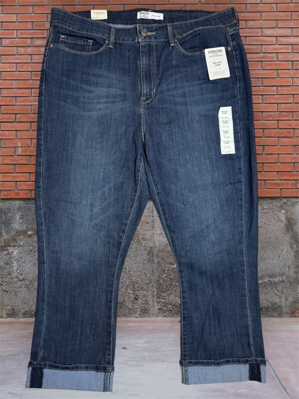 NWT Levi's Indigo Cropped Cuffed Women's Jeans Capris sz 16 W 33”